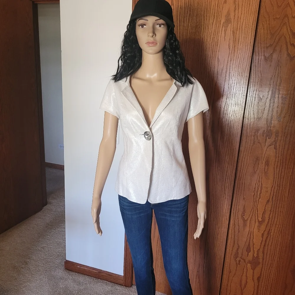 NWOT/ Focus 2000 Metallic Top ( Holiday )